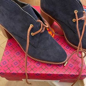 NWT Tory Burch Navy/Almond Hilary 75MM Bootie